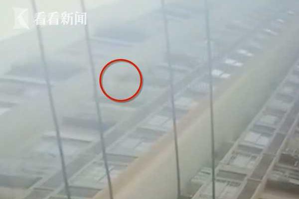 【吃瓜av在線】蔡芳輪意識到漁船著火了