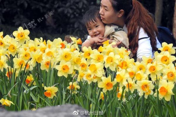 【黑料不打烊封了?】隊(duì)招及時(shí)勸離違泊車輛